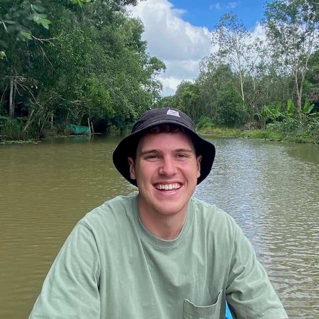 Jeremy Kemp headshot